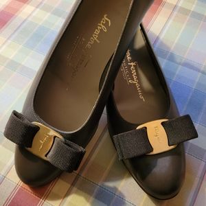 Salvatore Ferragamo Women's Vara Bow Leather Shoes Pumps Brown Size 6 B Taupe